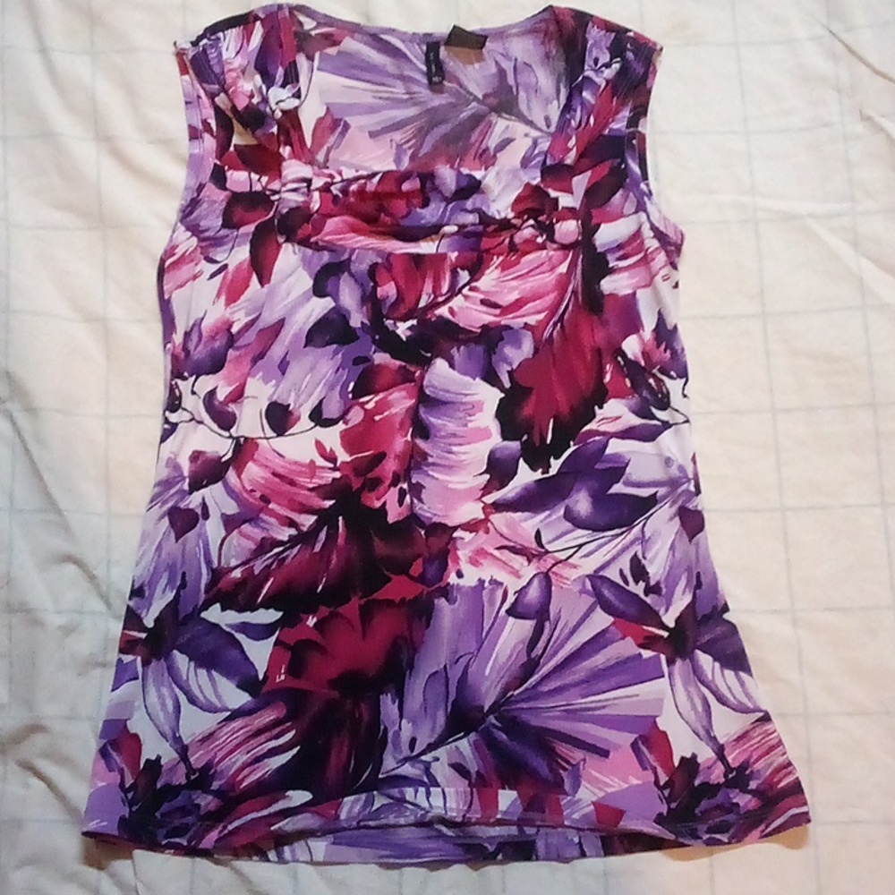 Sleeveless dress shirt